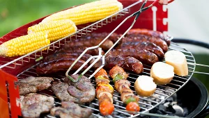 Polacy na jedno spotkanie przy grillu wydają od 50 do 150 zł. Blisko 90 proc. kupuje produkty w promocjach