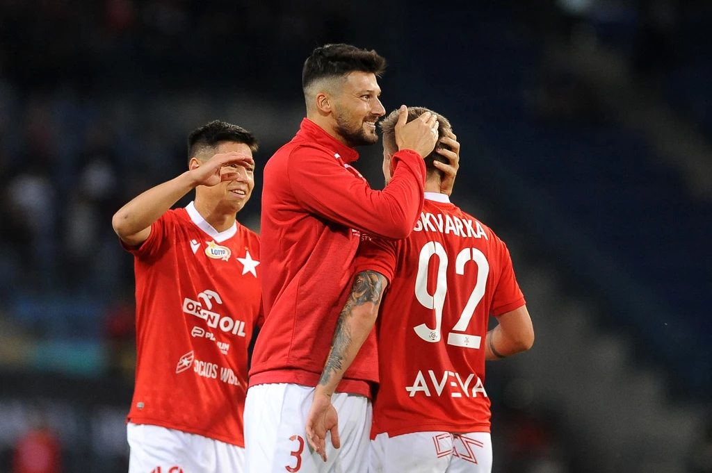 W środku: Adi Mehremić, Wisła Kraków W środku: Adi Mehremić, Wisła Kraków