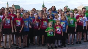 Na zdjęciu Dziecięcy chór Artos im. W. Skoraczewskiego przy Teatrze Wielkim Operze Narodowej, który możemy usłyszeć w piosence "Czerwona Kalina"