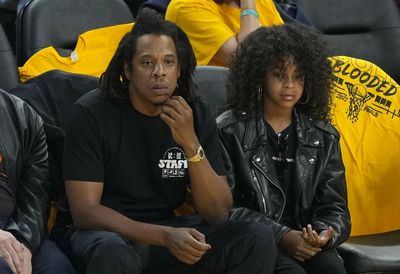 Jay-Z i Blue Ivy Carter na meczu NBA