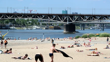 Upalny dzień w stolicy, plaża nad Wisłą 