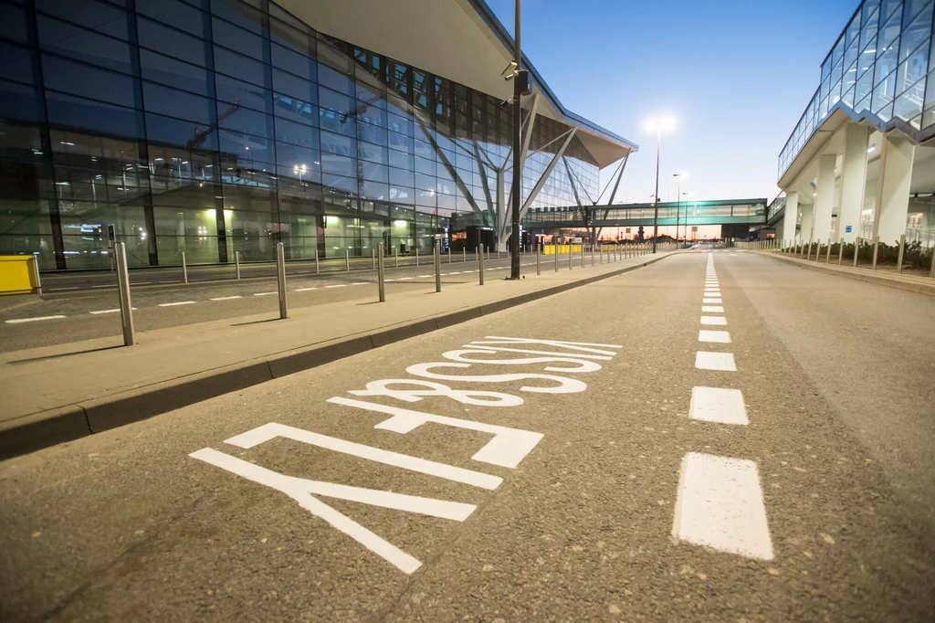 Praktycznie przy każdym lotnisku powstała strefa Kiss & Fly