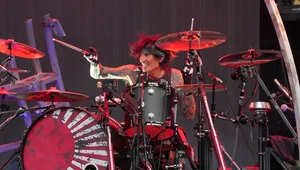 Tommy Lee (Mötley Crüe) po pięciu utworach musiał zejść ze sceny