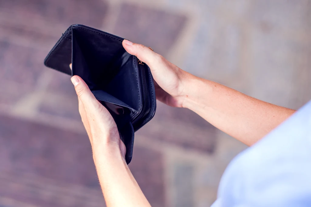 Aż jednej trzeciej Polaków brakuje pieniędzy na bieżące zobowiązania i podstawowe wydatki