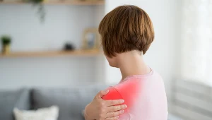 Rwa barkowa doskwiera m.in. przez przepuklinę odcinka szyjnego kręgosłupa