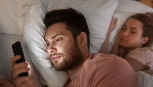 Niemal jeden na czterech pracowników przyznaje, że przełożony kontaktuje się z nim po godzinach pracy w służbowych sprawach