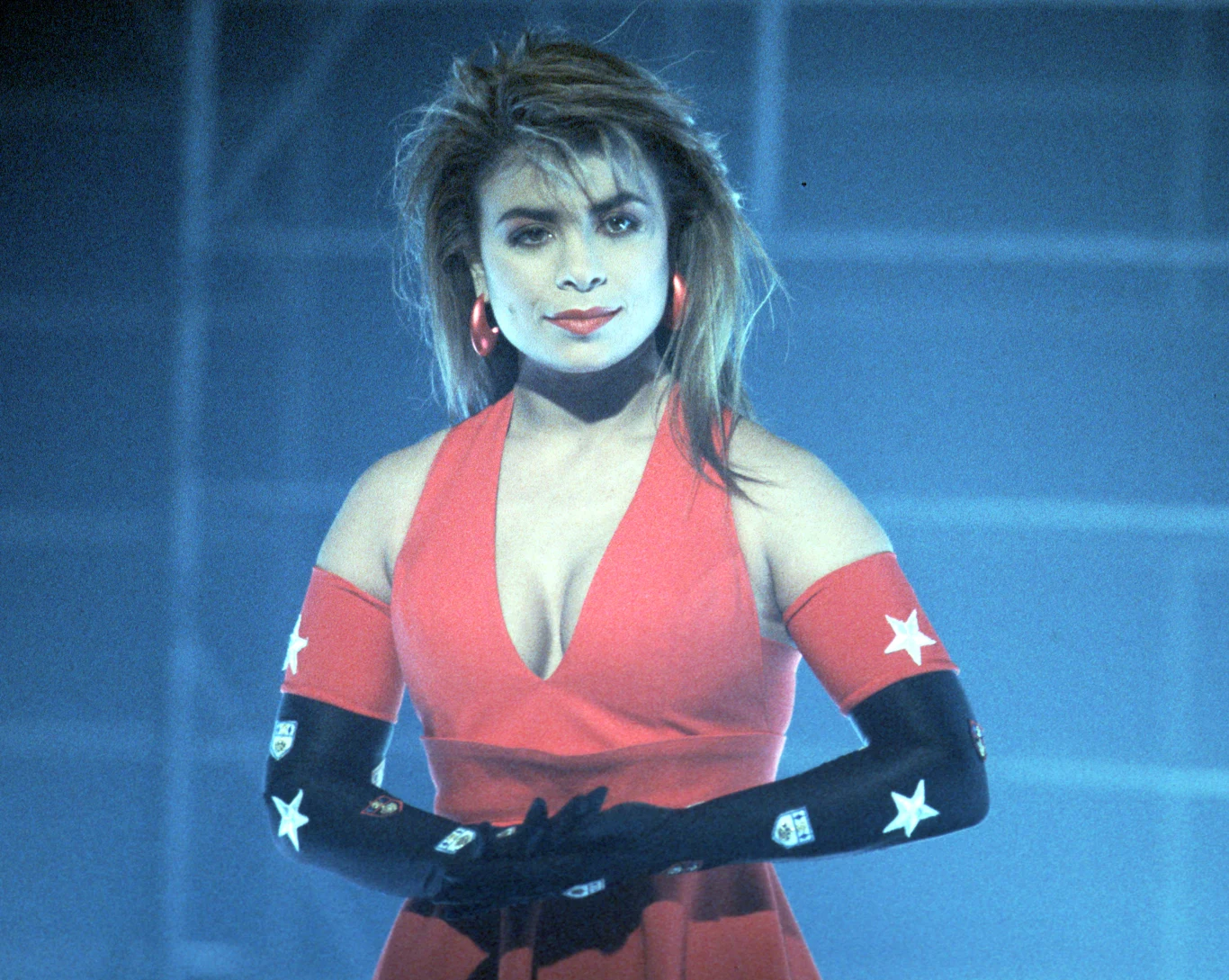 Podczas gali MTV Video Music Award w 1987 roku Paula Abdul oklaskiwana była niemal tak gromko, jak jej sławni klienci. Odbierając statuetkę za układ taneczny, jaki stworzyła do klipu Janet Jackson "Nasty", Abdul miała w głowie plan, by na kolejnej ceremonii pojawić się już jako gwiazda pop.