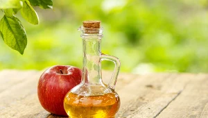 Ocet jabłkowy jest skutecznym sposobem na pozbycie mrówek z ogrodu