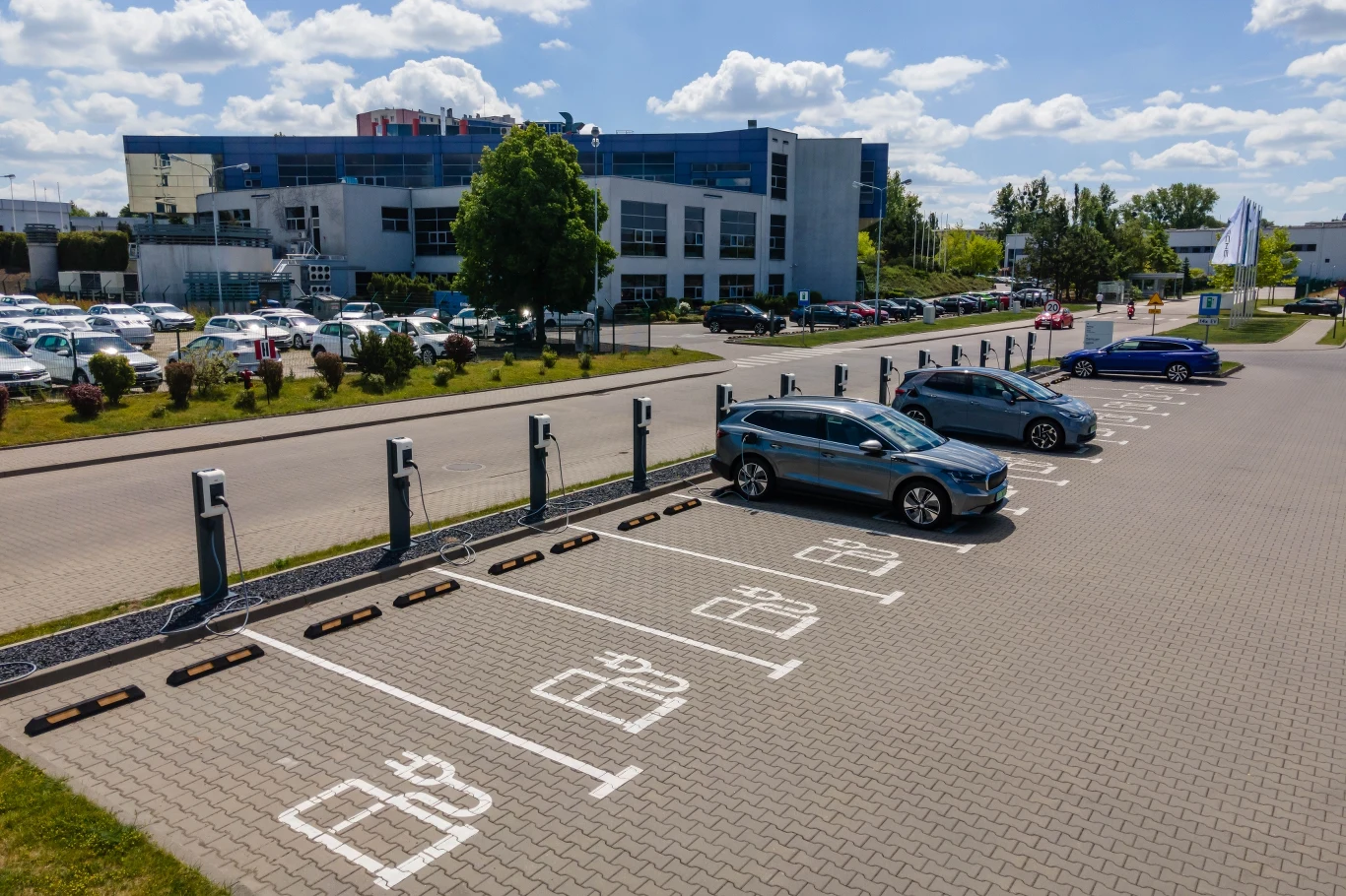 Dzięki recyklingowi akumulatorów, koncern zmniejszy emisję dwutlenku węgla do atmosfery.