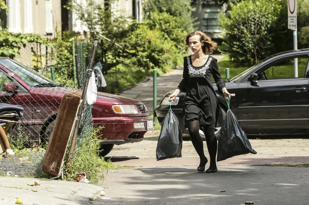 Kamila Łapicka wyrzuca rzeczy z domu Łapickiego