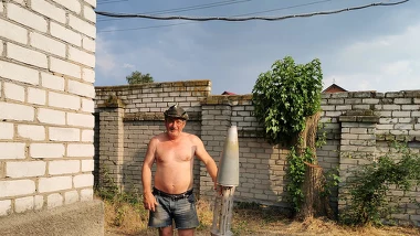 "Pamiątka po tym, jak blisko była śmierć". Dzień z życia cywila