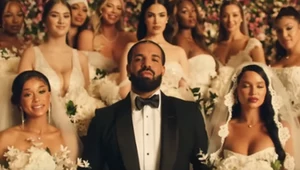 Drake w otoczeniu panien młodych teledysku "Falling Back"