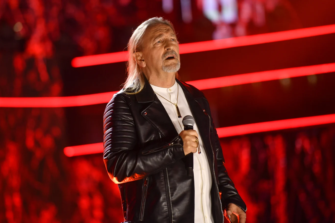 Marek Piekarczyk na scenie w Opolu Marek Piekarczyk na scenie w Opolu