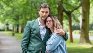 Filip Bobek i Julia Kamińska na planie serialu "BrzydUla 2"  
