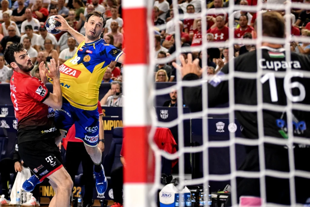 W akcji Igor Karačić - jeden z bohaterów Łomży Vive w końcówce półfinałowego thrillera W akcji Igor Karačić - jeden z bohaterów Łomży Vive w końcówce półfinałowego thrillera