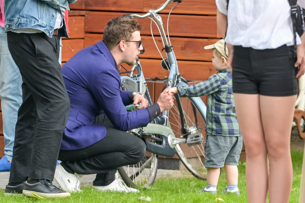 Antoni Królikowski uwielbia dzieci Antoni Królikowski uwielbia dzieci