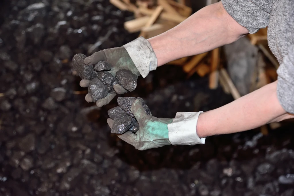 Sprzedawcy, którzy zaoferują odbiorcom indywidualnym węgiel po "urzędowej" cenie 996,60 zł/t lub niższej, będą mogli wystąpić o 750 zł/t dotacji