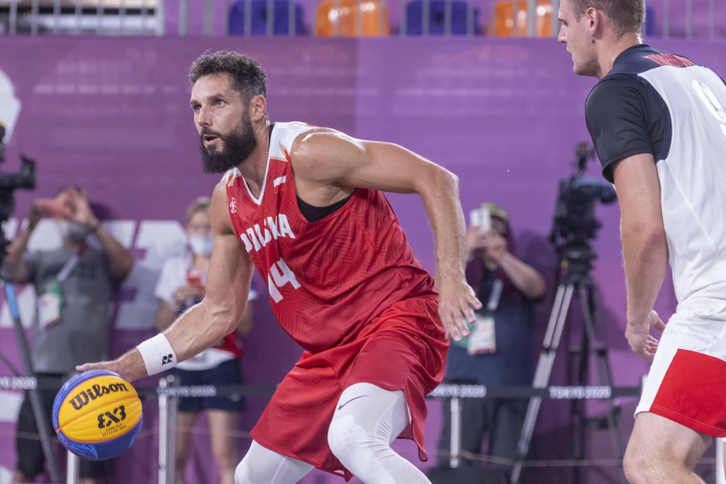 Koszykówka 3x3. Kiedy i o której godzinie mecze Polski na MŚ w Antwerpii? Gdzie oglądać? Transmisje w tv i stream online. Na zdjęciu Paweł Pawłowski Koszykówka 3x3. Kiedy i o której godzinie mecze Polski na MŚ w Antwerpii? Gdzie oglądać? Transmisje w tv i stream online. Na zdjęciu Paweł Pawłowski