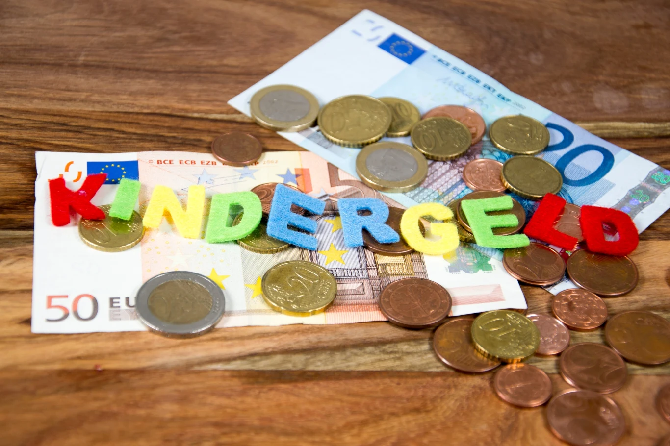 Czas wydania decyzji o przyznaniu zasiłku Kindergeld zależy m.in. od tego, czy wnioskodawca złożył kompletne dokumenty w urzędzie