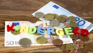 Czas wydania decyzji o przyznaniu zasiłku Kindergeld zależy m.in. od tego, czy wnioskodawca złożył kompletne dokumenty w urzędzie