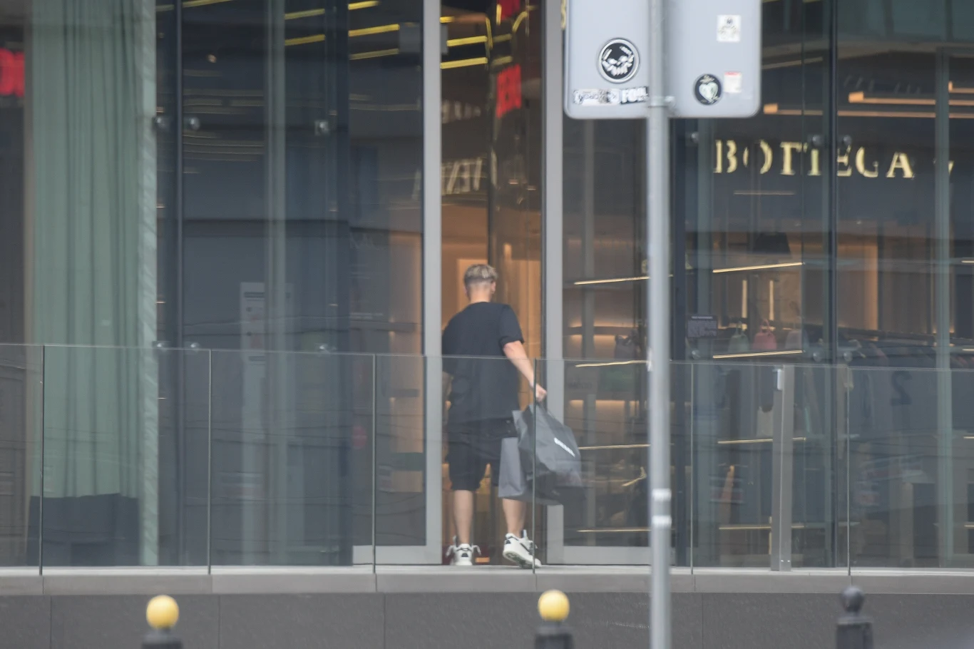 Sebastian Fabijański odwiedza ulubiony sklep gwiazd, Vitkac. Nie było go dwie godziny...