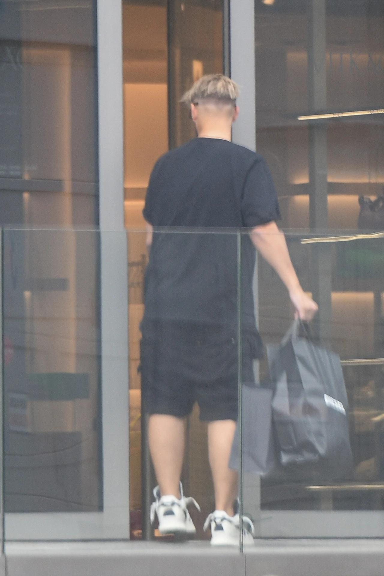 Zakupy okazały się ważniejsze od przepisów drogowych... Zakupy okazały się ważniejsze od przepisów drogowych...