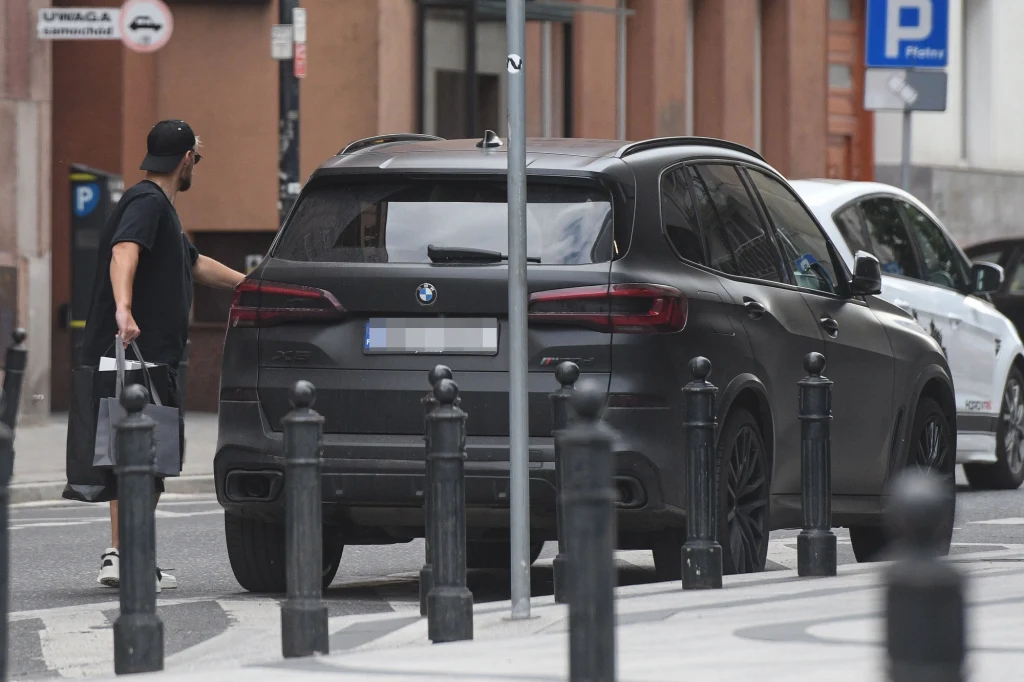 Sebastian Fabijański zaoszczędził sporo czasu na szukaniu miejsca parkingowego Sebastian Fabijański zaoszczędził sporo czasu na szukaniu miejsca parkingowego