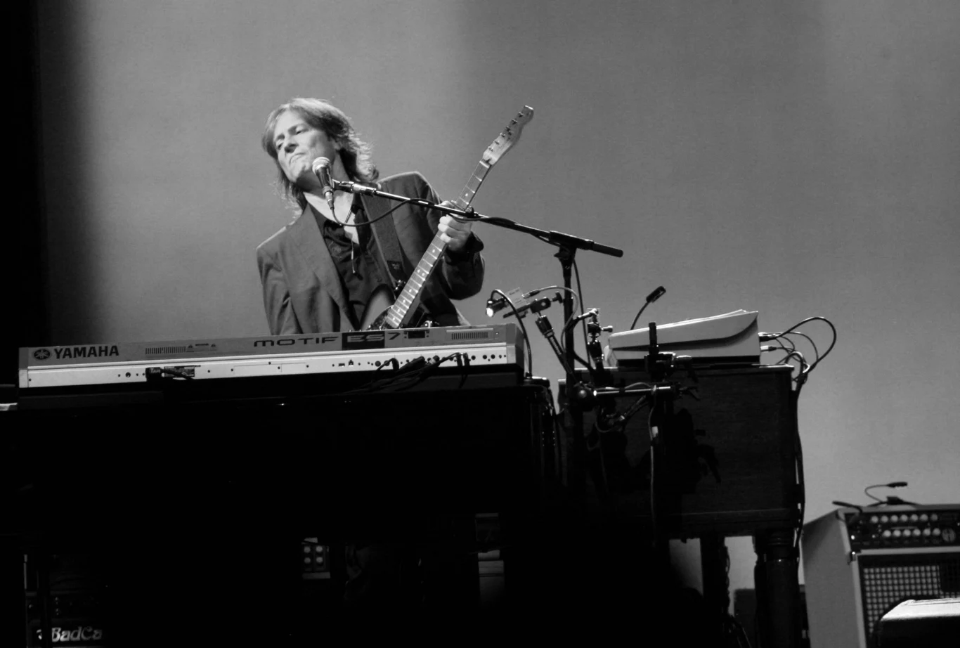 Brett Tuggle przez 21 lat występował z zespołem Fleetwood Mac Brett Tuggle przez 21 lat występował z zespołem Fleetwood Mac