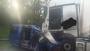 Trzy osoby zginęły w czołowym zderzeniu samochodu osobowego z ciężarówką