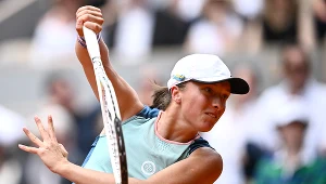 Poland's Iga Swiatek returns the ball to US' Coco Gauff during the women's singles final match, on day fourteen of the Roland-Garros Open tennis tournament at the Court Philippe-Chatrier in Paris on June 4, 2022. Anne-Christine POUJOULAT / AFP