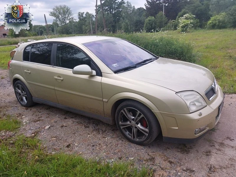 Policja odzyskała dwa skradzione samochody Policja odzyskała dwa skradzione samochody