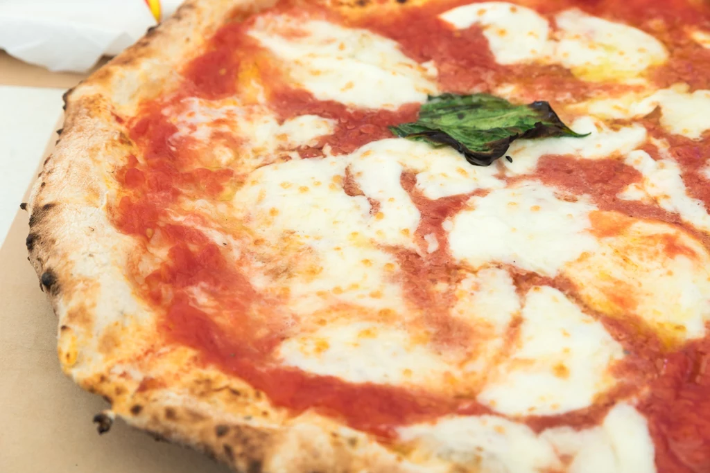 Pizza neapolitańska została wpisana na listę niematerialnego dziedzictwa ludzkości UNESCO w grudniu 2017 roku 
