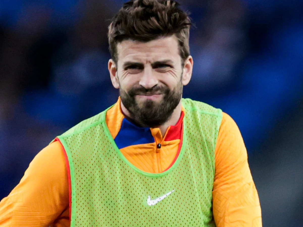 Gerard Pique zmieszany z błotem Gerard Pique zmieszany z błotem