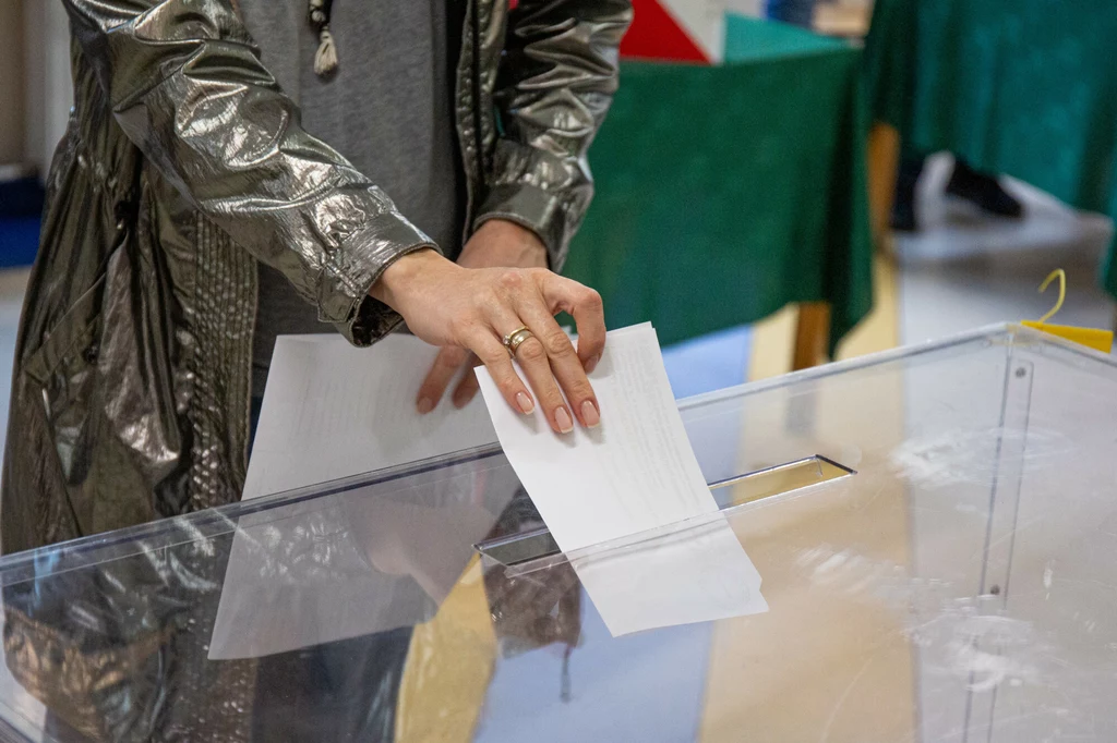 Sondaż w sprawie przesunięcia wyborów samorządowych