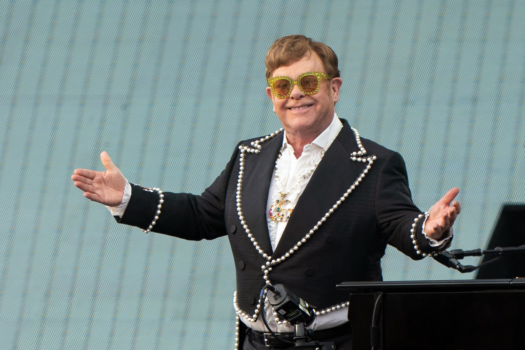 Elton John przekona się do wirtualnego świata?