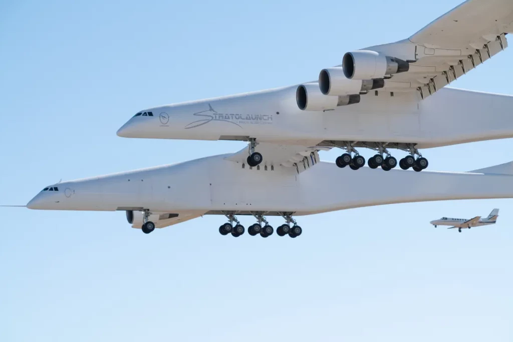 Stratolaunch Roc powstał z części dwóch Boeingów 747-400 /zdjęcie: Stratolaunch Systems