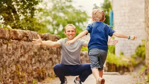 Ojcowie chcieliby, aby ich dzieci znalazły w przyszłości pracę w IT. Zdj. ilustracyjne