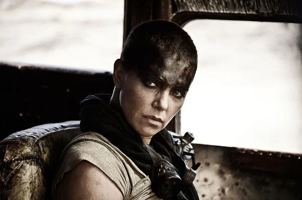 W filmie "Mad Max: Na drodze gniewu" w postać Furiosy wcieliła się Charlize Theron. Teraz zagra ją Anya Taylor-Joy W filmie "Mad Max: Na drodze gniewu" w postać Furiosy wcieliła się Charlize Theron. Teraz zagra ją Anya Taylor-Joy