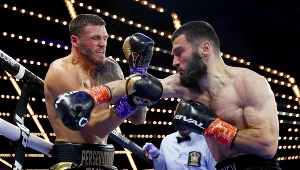 Artur Bietierbijew (z prawej) w walce Joem Smithem juniorem