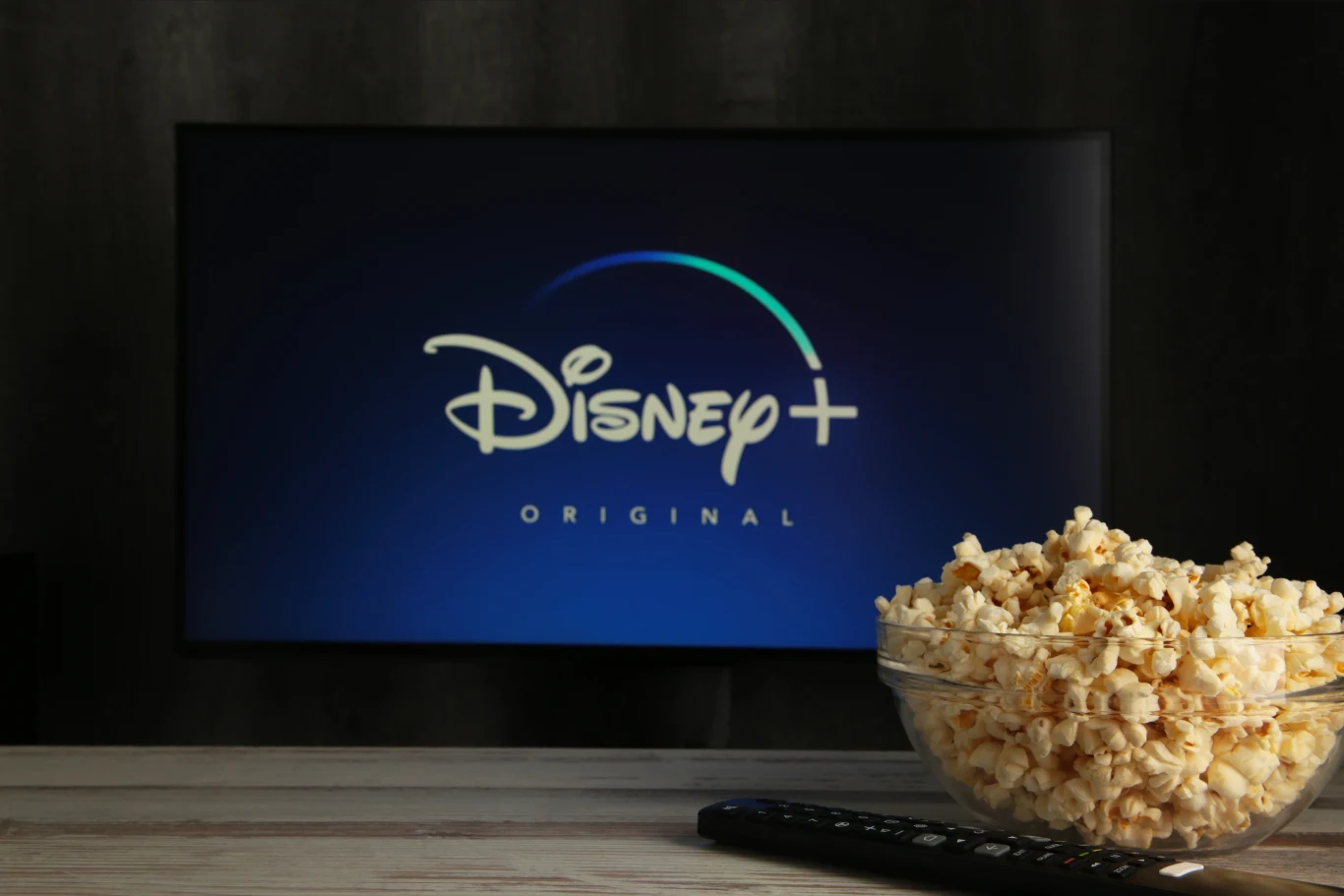 Disney Plus to popularna na całym świecie platforma streamingowa, która swoją premierę w Polsce miała 14 czerwca 2022 Disney Plus to popularna na całym świecie platforma streamingowa, która swoją premierę w Polsce miała 14 czerwca 2022