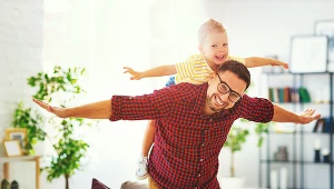 Życzenia na Dzień Ojca staną się idealnym uzupełnieniem wręczanego w tym dniu upominku, czy samodzielnie wykonanej laurki