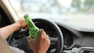 Jazda pod wpływem alkoholu jest zakazana. Ale czy można pić alkohol na parkingu, bez zamiaru późniejszego prowadzenia pojazdu?