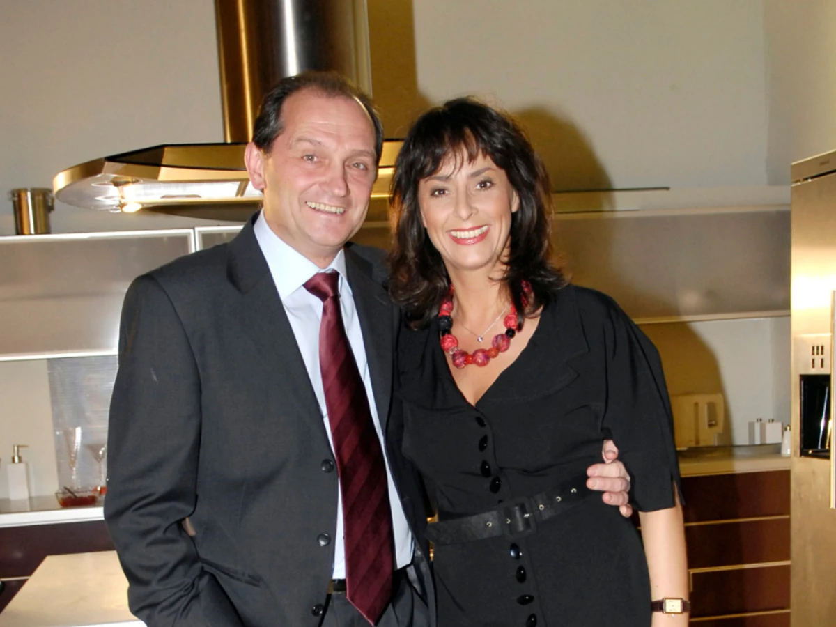 Anna Korcz od 20 lat wciela się w postać Izabeli Brzozowskiej w serialu "Na wspólnej". Na zdjęciu z serialowym mężem. Anna Korcz od 20 lat wciela się w postać Izabeli Brzozowskiej w serialu "Na wspólnej". Na zdjęciu z serialowym mężem.