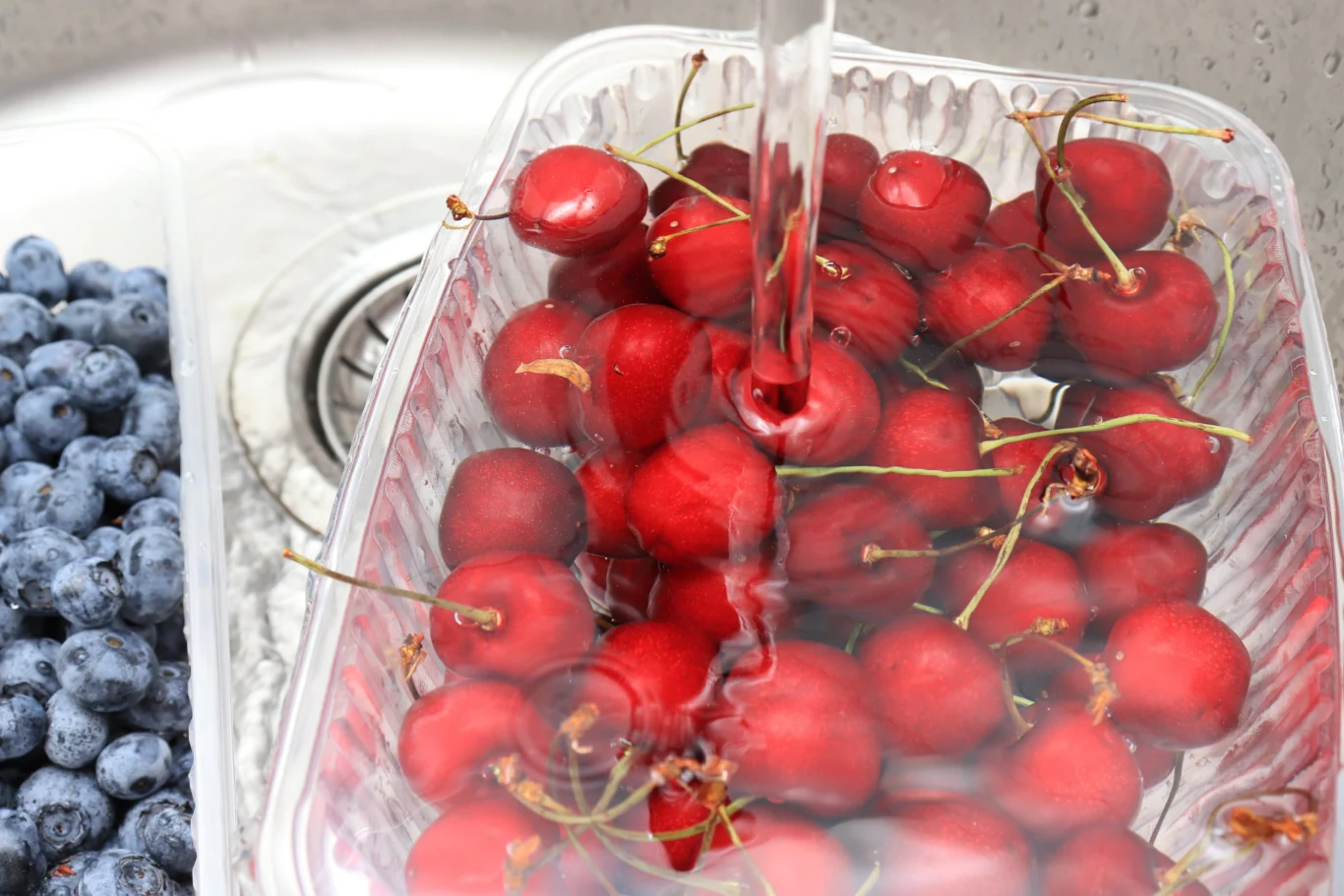 Sposób na usunięcie robaków z czereśni. Praktycznie nic nie trzeba robić