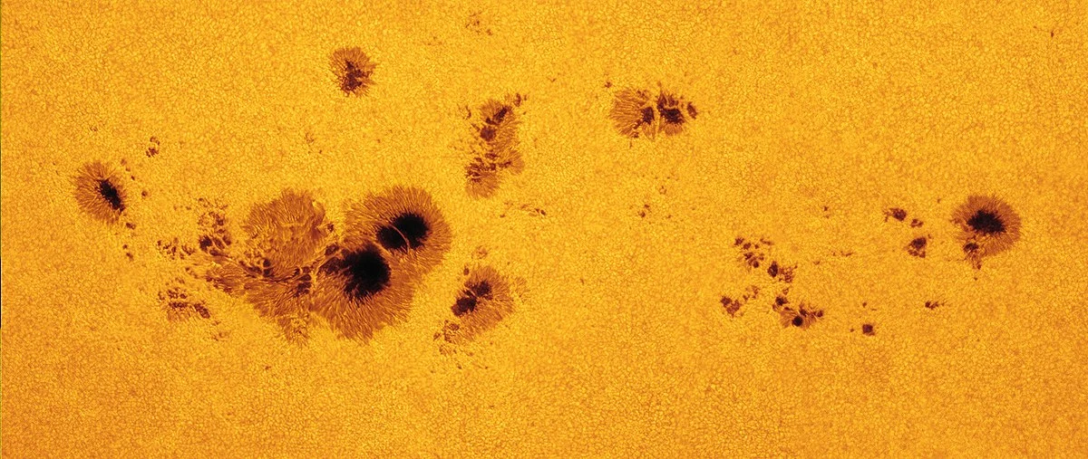 W ostatnim czasie na Słońcu pojawiła się gigantyczna plama słoneczna W ostatnim czasie na Słońcu pojawiła się gigantyczna plama słoneczna