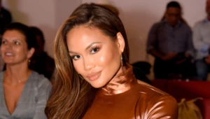 Daphne Joy pozuje na tle lazurowej wody. „Kobieta z ciałem bogini”