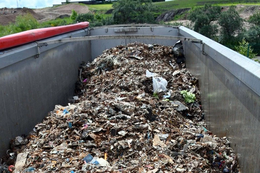 Przy granicy z Litwą zatrzymano nielegalny transport 26 ton odpadów z Niemiec