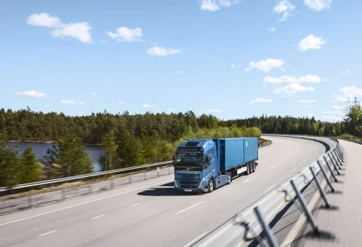 Volvo Truck prowadzi testy ciężarówki wyposażonej w ogniwa paliwowe zasilane wodorem.