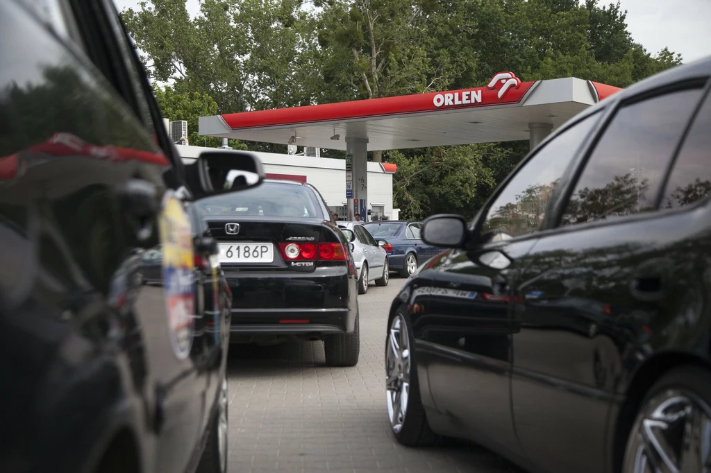 Zdesperowani kierowcy podejmowali już próby blokowania stacji Orlenu. Na niewiele się to zdało. Ceny idą w górę, podobnie jak zyski koncernu