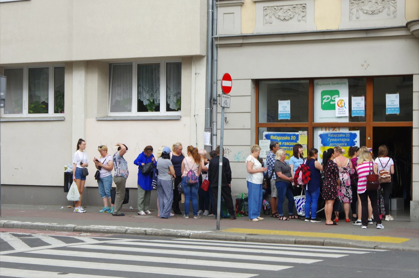 Jak Polska powinna sobie pomóc w przyjmowaniu uchodźców? Jak Polska powinna sobie pomóc w przyjmowaniu uchodźców?